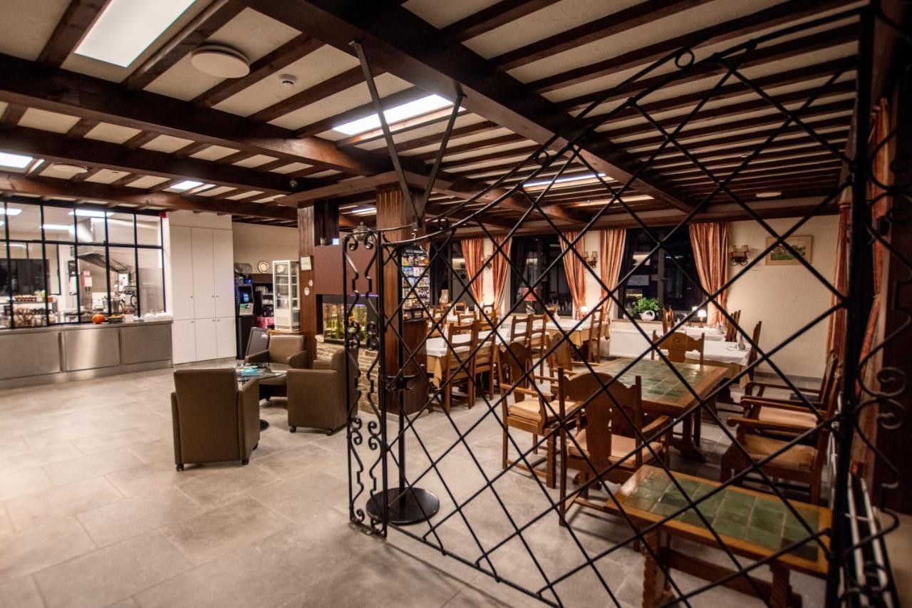 Auberge Le Vieux Moulin Poupehan Eksteriør billede