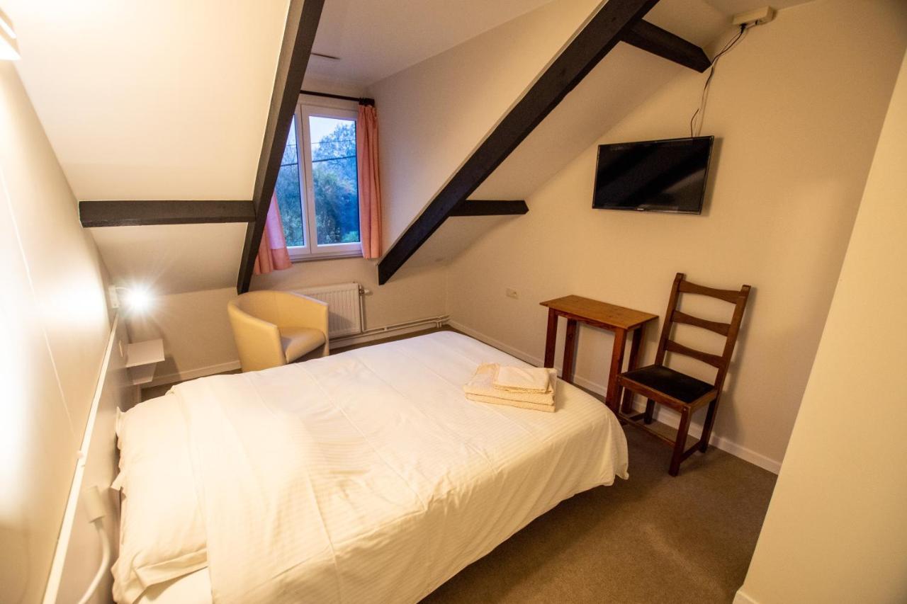 Auberge Le Vieux Moulin Poupehan Eksteriør billede